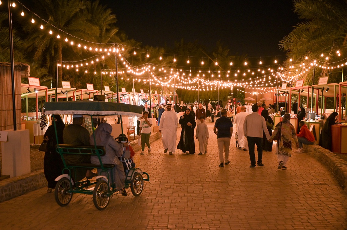 سوق الواحات الجديد في واحة العين وجهة ترفيهية ثقافية وسط الطبيعة