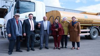 مجلس جهة الشرق يعزز أسطول إقليم فجيج بسيارات النقل المدرسي وسيارة إسعاف وشاحنة صهريجية.