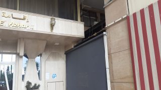 مكناس..احتلال الملك العمومي من طرف المقاهي يربك راحة ساكنة اقامة الازهر.