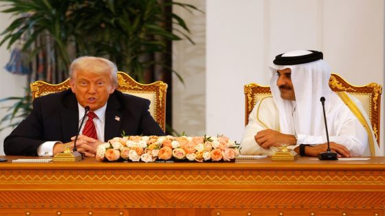 مباحثات بين أمير قطر والرئيس الأمريكي في الدوحة