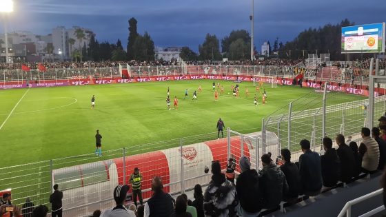 نهضة بركان يقسو على النادي المكناسي برباعية في البطولة الوطنية.