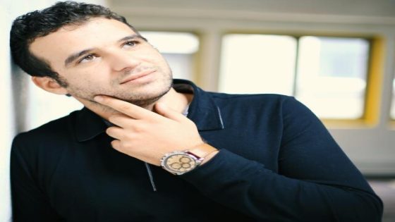 مصطفى قادري يهدي والدته أغنيته الجديدة “لواليدة”