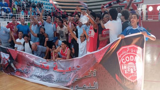 النادي المكناسي لكرة السلة رجال يحقق الصعود إلى القسم الوطني الممتاز بعد فوزه على حسنية أكادير.
