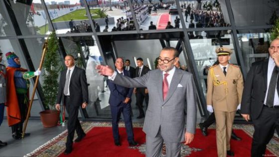 جلالة الملك يدشن ويزور عددا من المشاريع الكبرى المندرجة في إطار إعادة هيكلة وتطوير المركب المينائي للدار البيضاء