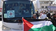 وصول أسرى فلسطينيين محررين إلى خان يونس بغزة