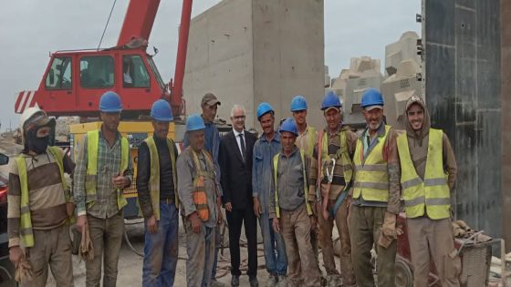 السيد نزار بركة يقوم بزيارة تفقدية لورش تمديد الحاجز الرئيسي مولاي يوسف بميناء الدار البيضاء.