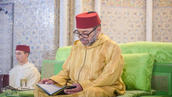 أمير المؤمنين يطلع على فتوى الزكاة ويأذن بوضعها رهن إشارة العموم