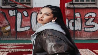 الفنانة منال بنشليخة تطلق Carta Rouge.. عمل موسيقي جديد يمزج بين الراي والفلامنكو