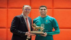 الدولي المغربي أشرف حكيمي يتوج بجائزة “الأسد الذهبي” لسنة 2025