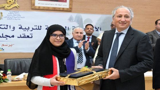 وزير التربية الوطنية والتعليم يستقبل ويكرّم التلميذة هبة يايموت