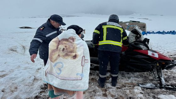 تدخل استعجالي ينقذ اسرة من موت محقق بعد محاصرة الثلوج