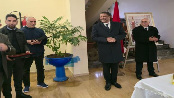 عامل إقليم تاونات يشرف على حفل تكريم موظفات وموظفين محالين على التقاعد.