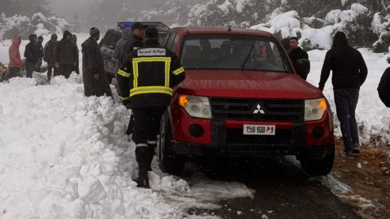 إقليم الحسيمة.. تعبئة ميدانية تنقذ امرأة حاصرتها الثلوج بدوار بني بشير