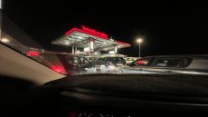 ازدحام غير مسبوق بمحطات الوقود مع تداول أنباء عن زيادة مرتقبة في أسعار المحروقات