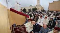 عامل إقليم تازة يؤدي صلاة عيد الفطر المبارك بمصلى العيدين بتازة العليا.