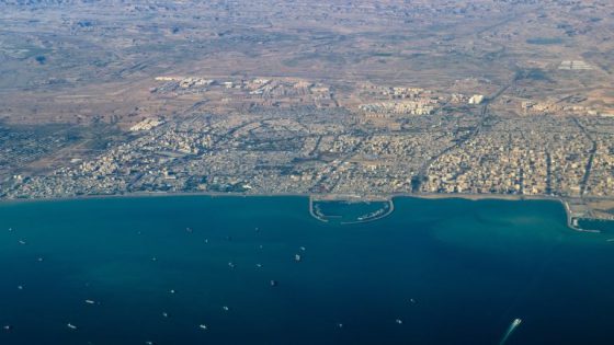 إيران تعلن فتح مضيق هرمز بشكل كامل