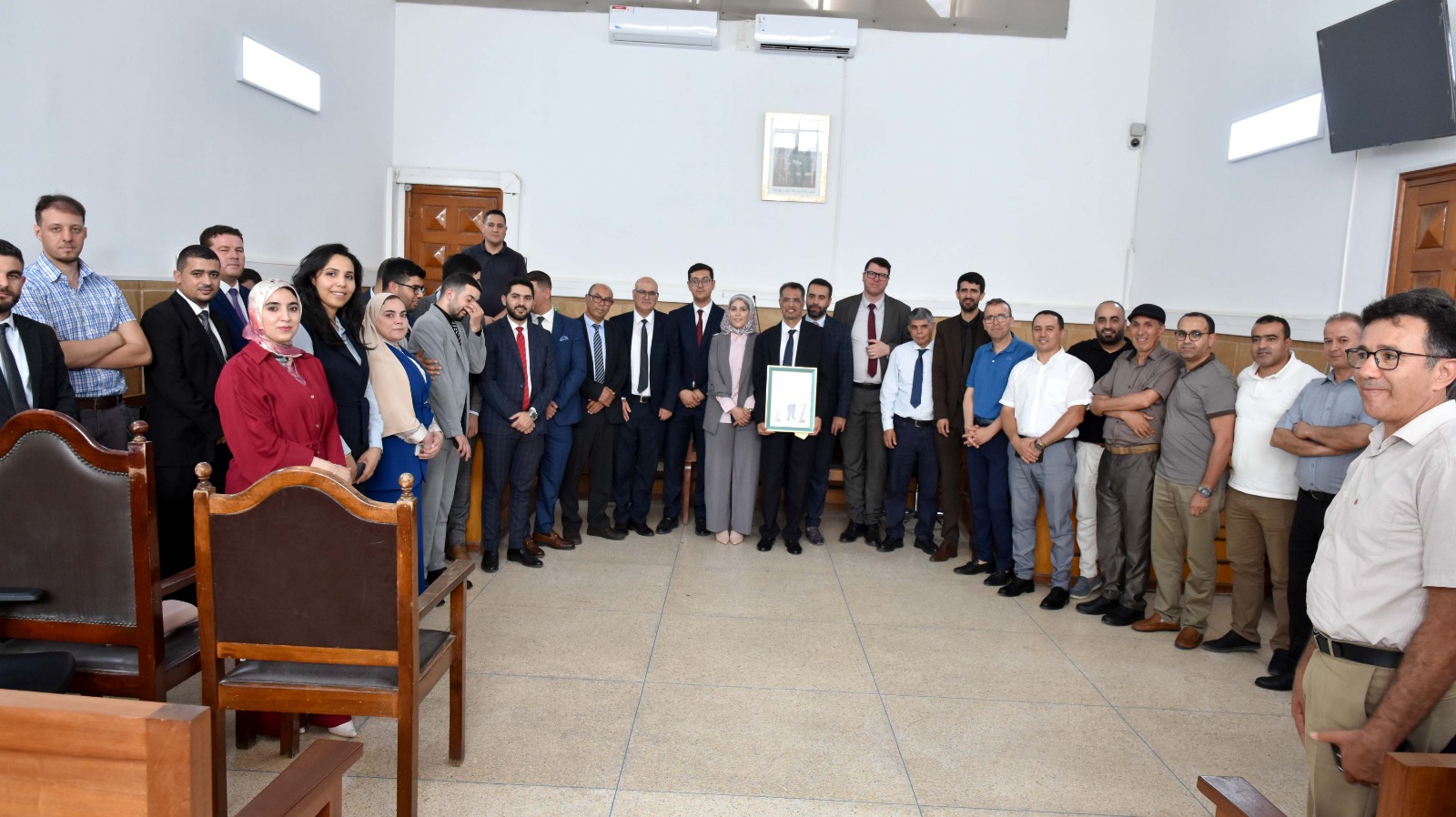 المحكمة الابتدائية بالحسيمة تحتفي بأطر قضائية وإدارية تقديراً لمسارات مهنية حافلة بالعطاء 13 IMG 20260611 WA0027