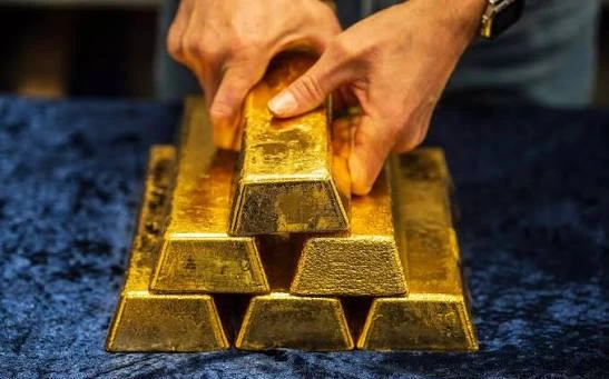 تراجع الذهب إلى أدنى مستوى في أسبوعين مع صعود الدولار 12 vis 0610202609181639
