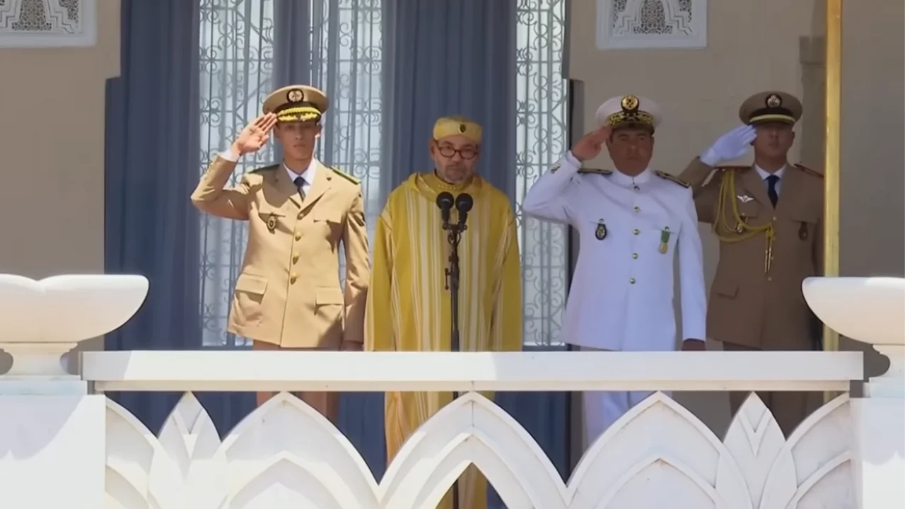 جلالة الملك يترأس بتطوان حفل أداء القسم بمناسبة الذكرى 27 لعيد العرش المجيد 12 roi mohamed 6.png
