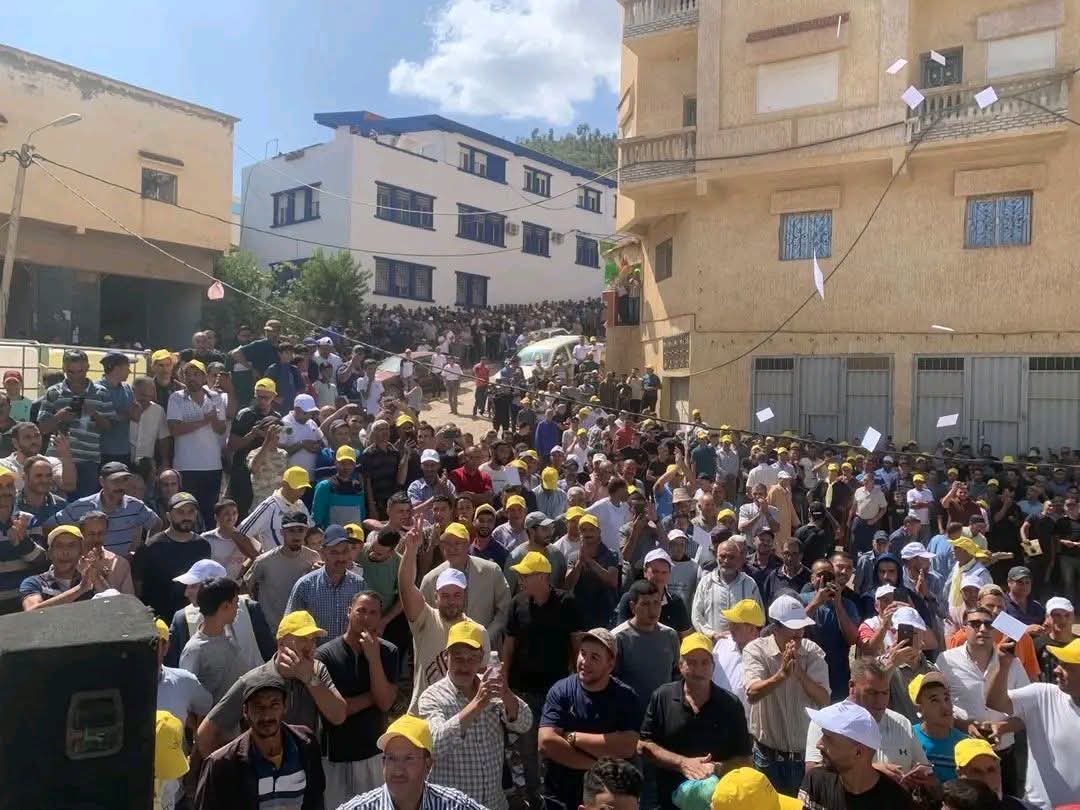جماهير غفيرة تستقبل الدكتور محمد الأعرج بجماعة عبد الغاية السواحل بإقليم الحسيمة. 11 IMG 20260919 WA0112