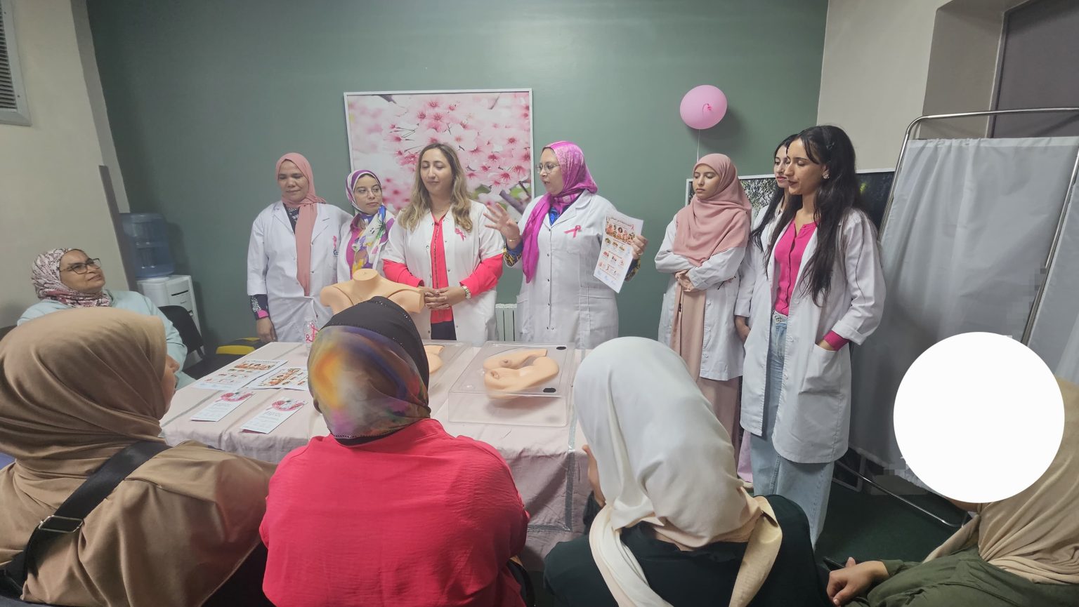 فاس.. أيام تحسيسية للكشف المبكر عن سرطان الثدي بالمستشفى الجامعي الحسن الثاني 11 IMG 20261016 WA0018